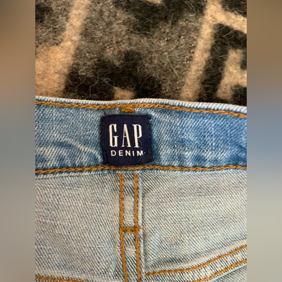 Gap Shorts - Picture 3 of 4